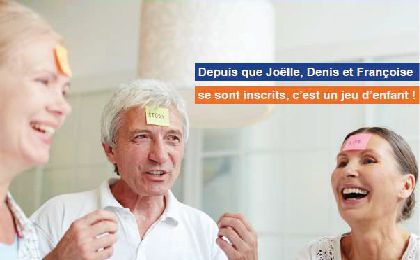 Trois personnes agées avec les post-its sur les fronds + l'inscription : Depuis que Joëlle, Denis et Françoise se sont inscrits, c'est un jeu d'enfant !