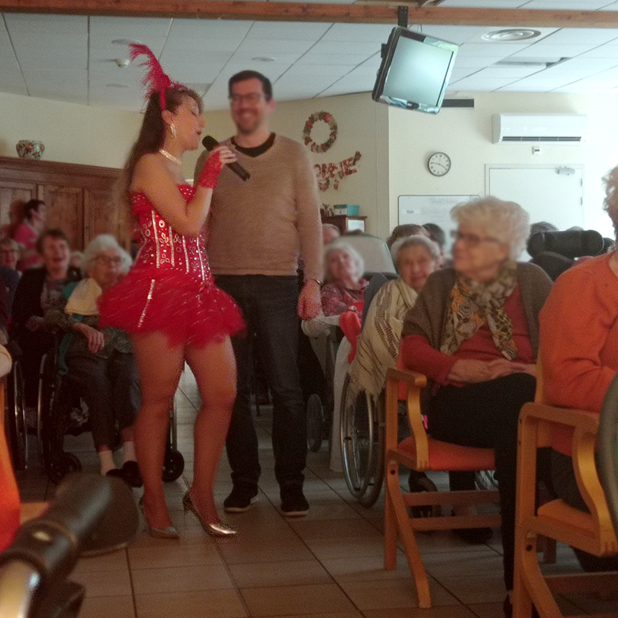 spectacle vegas ehpad montredon labessonnie 2024 04